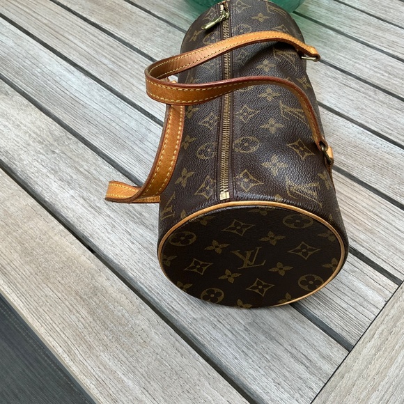 Louis Vuitton Papillon Handbag - Picture 3 of 8
